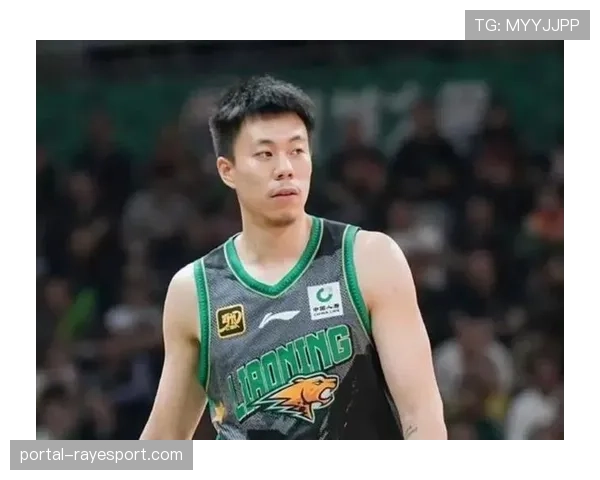 辽宁中锋张镇麟G4最后时刻低位顶防成功后的庆祝